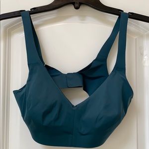 Lululemon like nothing bra 34 c NWT green no pads